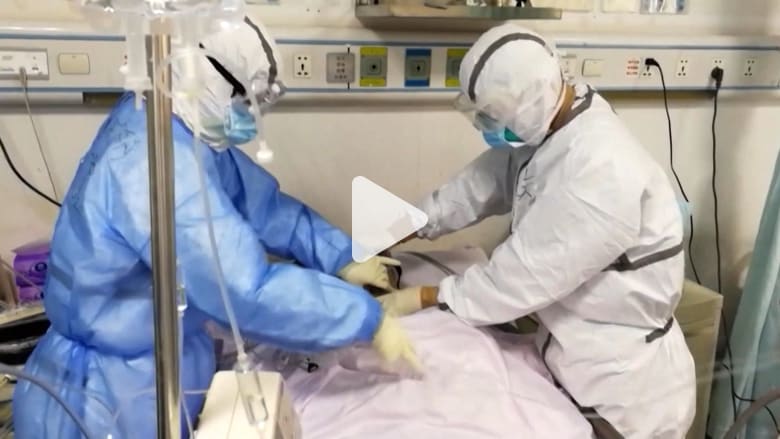 مسؤولو الصحة يؤكدون أول وفاة في الولايات المتحدة بسبب فيروس كورونا مسؤولو الصحة يؤكدون أول وفاة في الولايات المتحدة بسبب فيروس كورونا