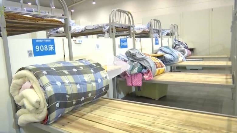 الصين: إغلاق 11 مستشفى مؤقت من 14 في ووهان بعد انخفاض عدد المرضى الصين: إغلاق 11 مستشفى مؤقت من 14 في ووهان بعد انخفاض عدد المرضى