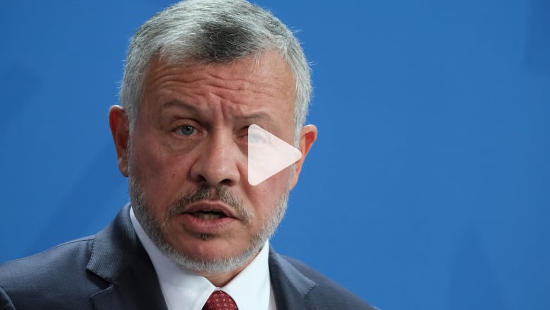 وزير الصحة الأردني لـCNN: نصنع دواء الملاريا وأهداه الملك لـ7 دول عربية لمواجهة فيروس كورونا وزير الصحة الأردني لـCNN: نصنع دواء الملاريا وأهداه الملك لـ7 دول عربية لمواجهة فيروس كورونا