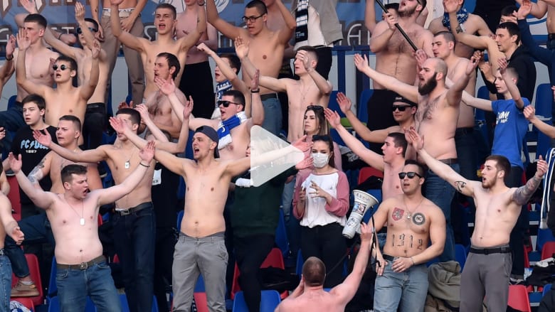 رئيس بيلاروسيا يتحدى فيروس كورونا بمباراة للهوكي مع حضور جماهيري رئيس بيلاروسيا يتحدى فيروس كورونا بمباراة للهوكي مع حضور جماهيري