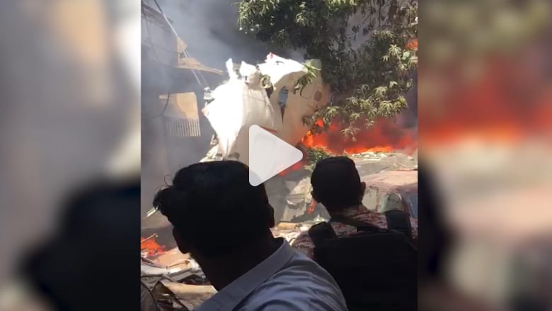 "فقدنا محركا".. آخر ما قاله قائد الطائرة الباكستانية قبل تحطمها "فقدنا محركا".. آخر ما قاله قائد الطائرة الباكستانية قبل تحطمها