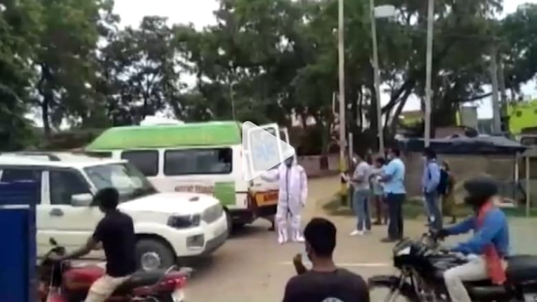وفاة عريس بكورونا بعد يومين من الزفاف وإصابة 80 ضيفا في الهند وفاة عريس بكورونا بعد يومين من الزفاف وإصابة 80 ضيفا في الهند