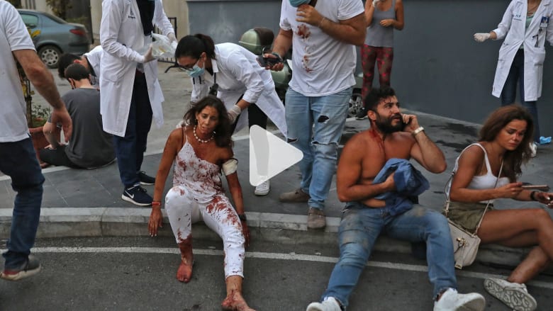 لبنان بين انفجار وجائحة.. ماذا يقول طبيب لبناني عن "المأساة" الصحية التي تعيشها البلاد؟ لبنان بين انفجار وجائحة.. ماذا يقول طبيب لبناني عن "المأساة" الصحية التي تعيشها البلاد؟