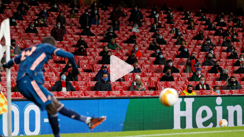 الدوري الإنجليزي الممتاز يرحب بالجماهير مجدداً لأول مرة منذ 8 أشهر الدوري الإنجليزي الممتاز يرحب بالجماهير مجدداً لأول مرة منذ 8 أشهر