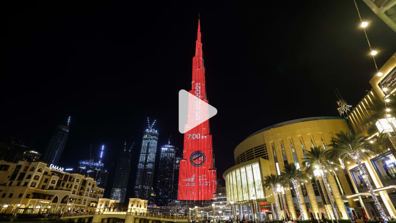معالم دبي وغيرها من المدن العربية تتزين باللون الأحمر دعماً لـ"مسبار الأمل" معالم دبي وغيرها من المدن العربية تتزين باللون الأحمر دعماً لـ"مسبار الأمل"