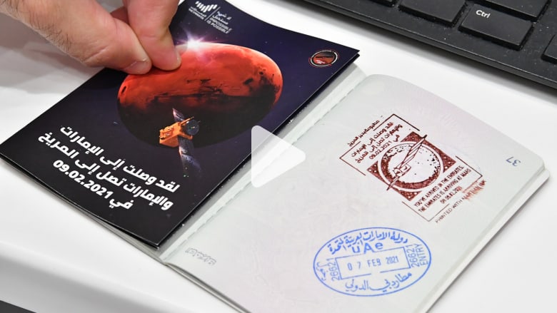 "حبر المريخ" الفريد.. دبي ترحب بالقادمين بمفاجأة على جواز السفر "حبر المريخ" الفريد.. دبي ترحب بالقادمين بمفاجأة على جواز السفر