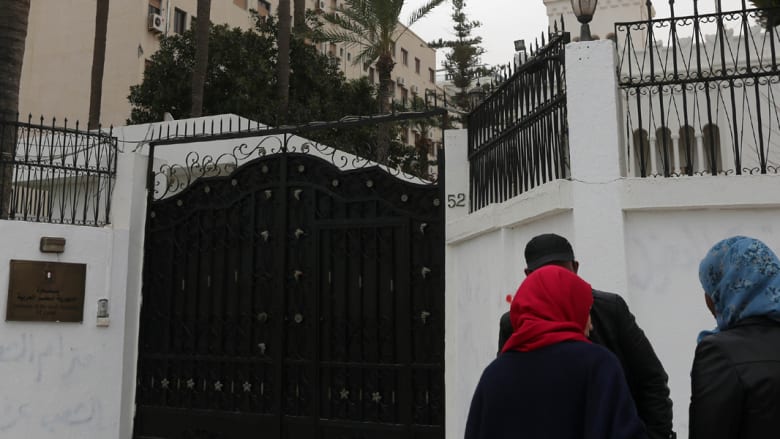 اعتذارات متبادلة تطوي أزمة اختطاف الدبلوماسيين بين مصر وليبيا