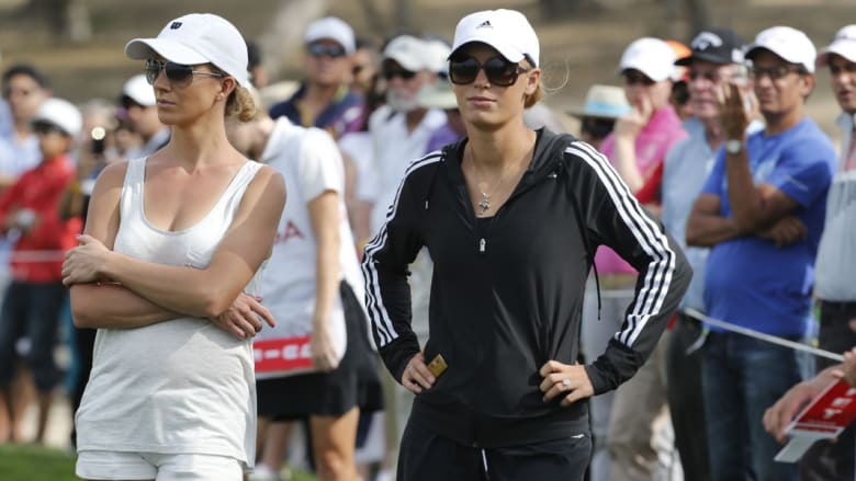 في دبي.. ماكيلروي يفشل في الحصول على هدية الزواج من نجمة التنس ووزنياكي