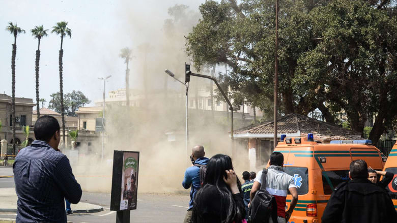 انفجارات بـ"أشجار مفخخة" وتفكيك سيارة ملغومة أمام جامعة القاهرة