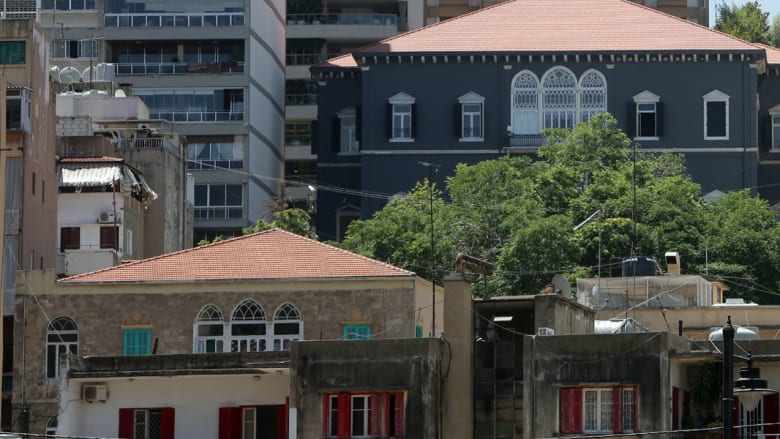 بيوت قديمة تنازع للبقاء.. وأبنية تفرض وجها جديدا في بيروت