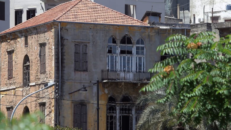 بيوت قديمة تنازع للبقاء.. وأبنية تفرض وجها جديدا في بيروت