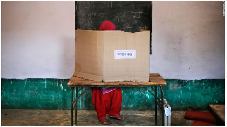 امرأة هندية تصوت في الانتخابات العامة في الهند 10 أبريل/ نيسان.