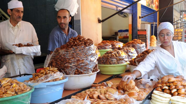 المأكولات الشعبية في المغرب.. بين روائح الشباكية المقلية وتوابل الزيتون بالكاري