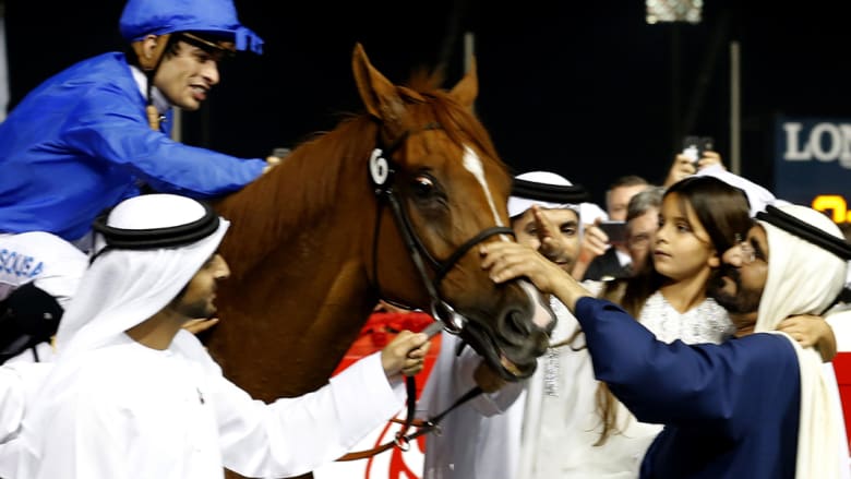 الشيخ محمد بن راشد يفوز بأغلى سباق للخيول بالعالم