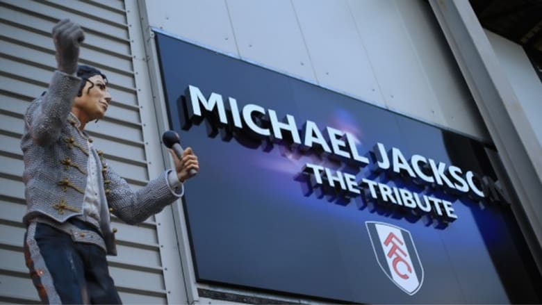الفايد لمالك فولهام الجديد: هبط النادي لأنك أزلت تمثال مايكل جاكسون