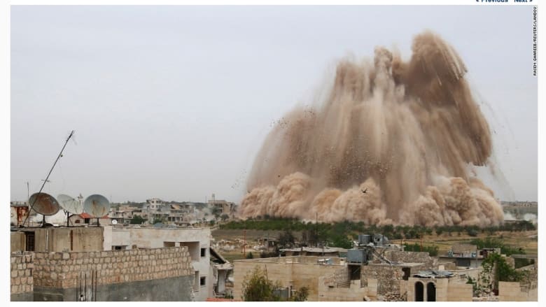 انفجار في نقطة تفتيش في معرة النعمان بسوريا.