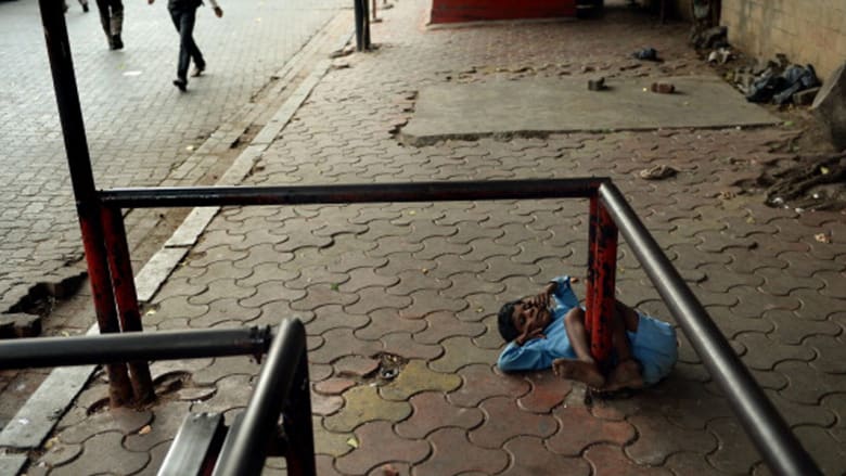 طفل هندي من ذوي الاحتياجات الخاصة