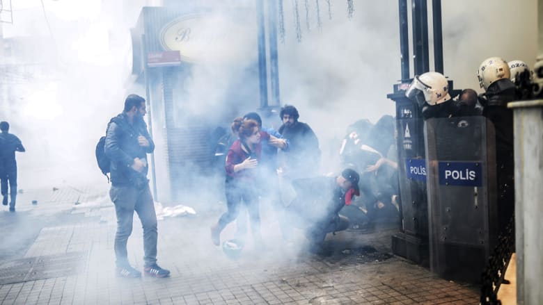 الشرطة التركية تستعمل الغاز المسيل للدموع في مظاهرات ذكرى غيزي