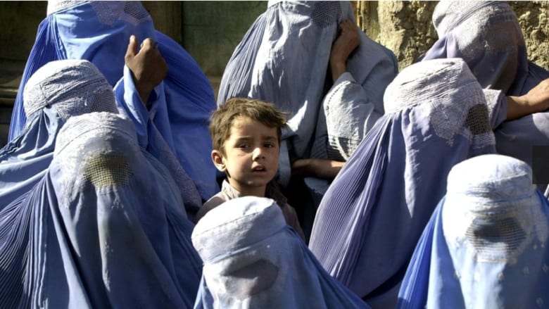 مظهر نساء أفغانستان .. قبل وبعد وأثناء حكم طالبان