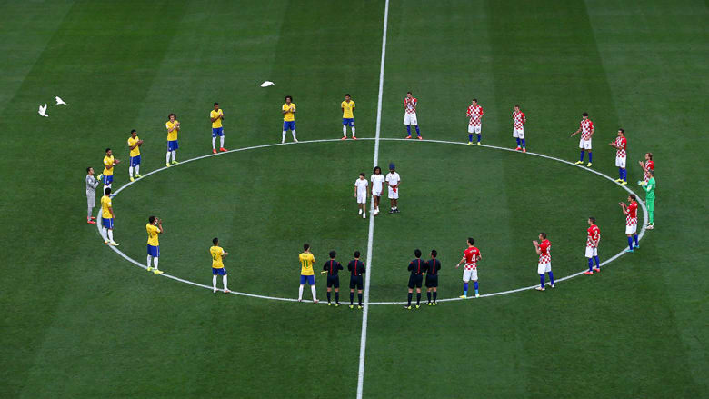 فريقي البرازيل وكرواتيا في مباراة افتتاح كأس العالم في ساو باولو، البرازيل.