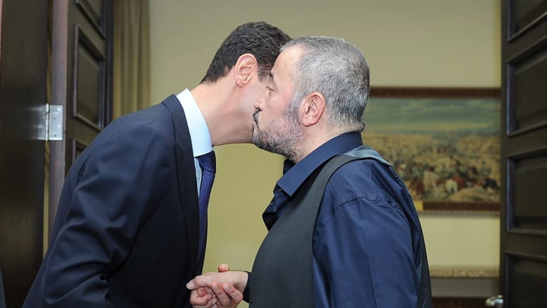 الرئيس السوري يقبل الفنان جورج وسوف