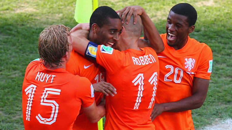 في المجموعة الثانية، تمكن منتخب هولندا من حصد 9 نقاط كاملة، من ثلاثة انتصارات متتالية، بدأها بفوز عريض على إسبانيا بخمسة أهداف لواحد، ثم على أستراليا 3-2، وأخيراً على تشيلي بهدفين نظيفين.