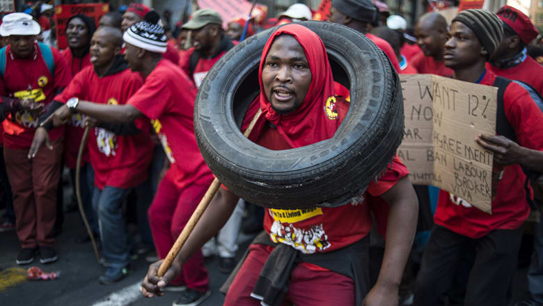 أول يوم للإضراب الوطني الذي دعا إليه عمال الاتحاد الوطني في جنوب أفريقيا.