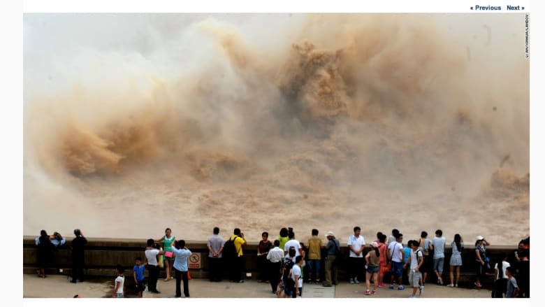 شلالات المياه الناتجة عن سد شياولانغدي في الصين.