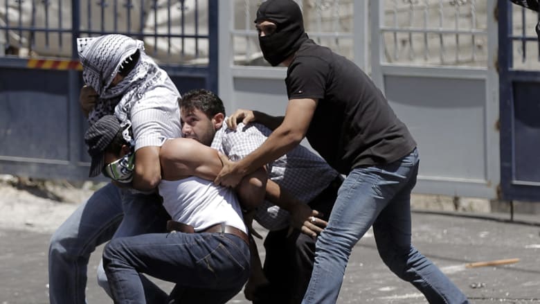 اعتقال فلسطيني من قبل الشرطة السرية الإسرائيلية في القدس