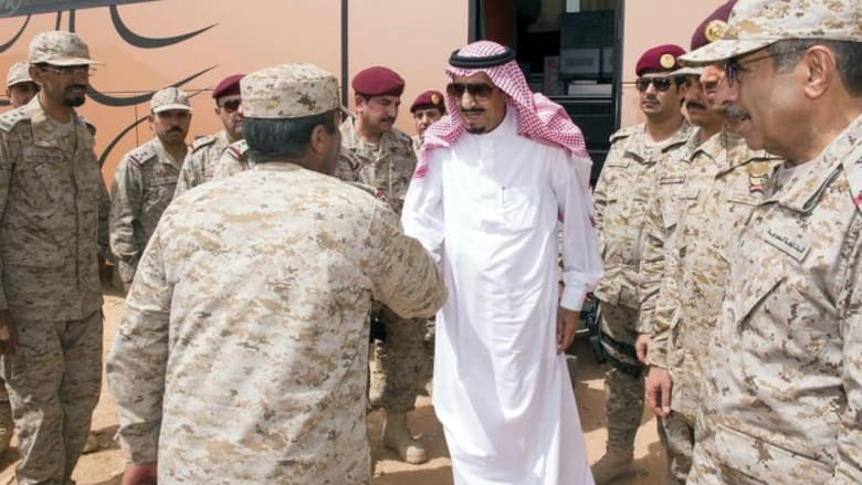 الأمير سلمان يعايد الجنود