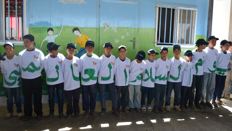 أطفال "الزعتري" يرفضون التخلي عن الأمل بمسيرة للسلام العالمي