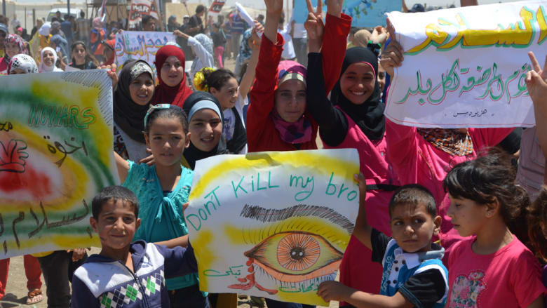 أطفال "الزعتري" يرفضون التخلي عن الأمل بمسيرة للسلام العالمي