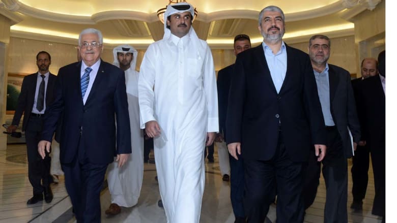 عباس ومشعل يبحثان عن حل للوضع في غزة مع أمير قطر 