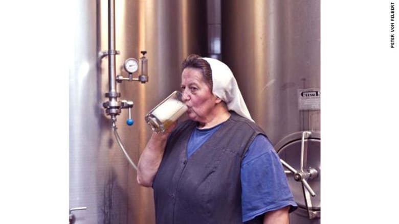 تقول الأخت دوريس بأن هنالك علاقة عكسية بين حجم مصنع التخمير ونوعية الجعة