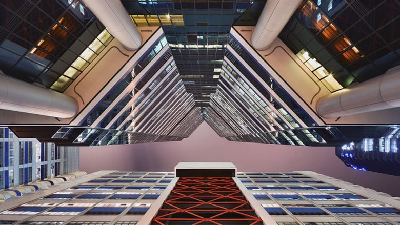فن تصوير يمنح مباني هونغ كونغ لمحة خيالية