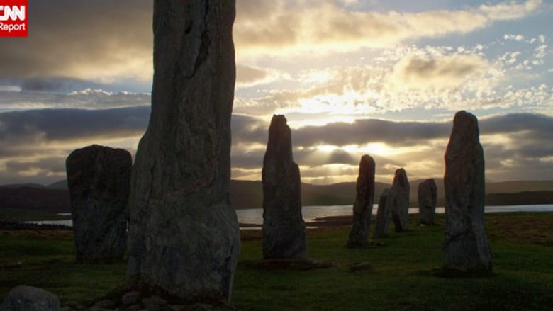 هل تعتقد ان ستون هيج هو الموقع الصخري الأثري الوحيد في الجزر البريطانية، لا.. فاسكتلندا موطن العديد منها تحديدا في جيزة لويس، حيث ينتصب هذا المعلم الأثري منذ قرابة 5 آلاف عام
