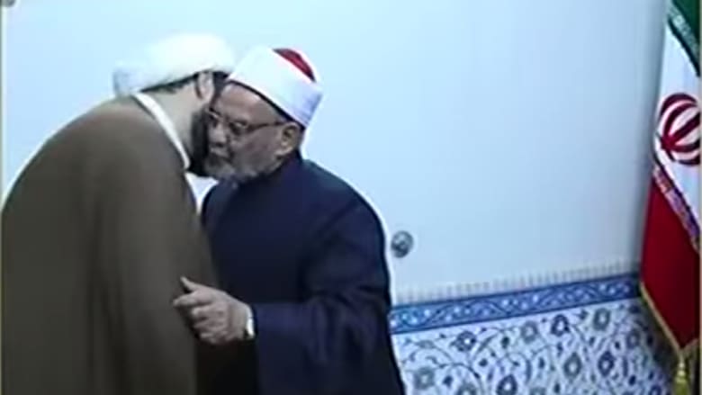 الأزهر يجمد عضوية كريمة بمجلس الشؤون الإسلامية بعد زيارة مثيرة للجدل إلى الحوزة الشيعية بإيران