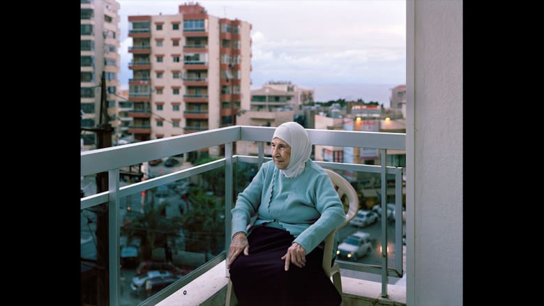 أجبرت بهيرة، 100عاما، على الفرار إلى عاصمة لبنان، بيروت، العام الماضي مع عائلتها. وهي تتوق للعودة إلى سوريا.