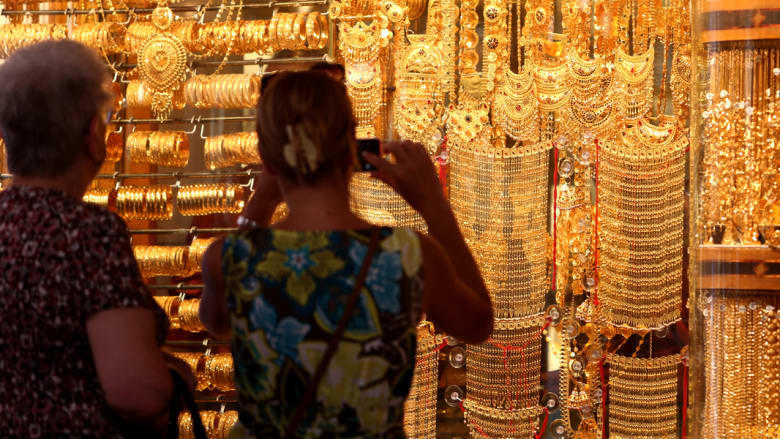 بالصور..هكذا جمعت كنوز العالم في سوق الذهب في دبي