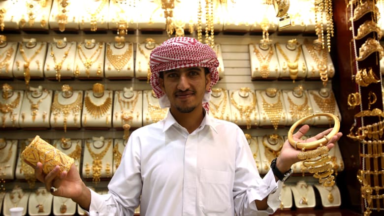 بالصور..هكذا جمعت كنوز العالم في سوق الذهب في دبي