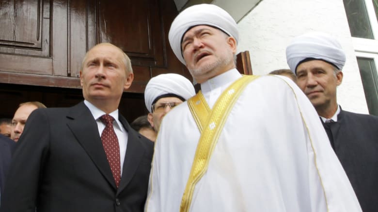 مفتي روسيا لوفد هيئة يرأسها القرضاوي: بوتين يريد الاستفادة من الإسلام لتطوير اقتصاد روسيا