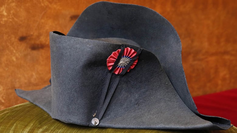 مزاد علني لبيع مقتنيات نابليون بونابرت وأهمها قبعته العسكرية الشهيرة