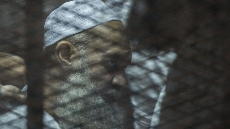 مصر: استئناف محاكمة شقيق الظواهري بتهمة "تكفير الدولة" و"استحلال أموال الأقباط"
