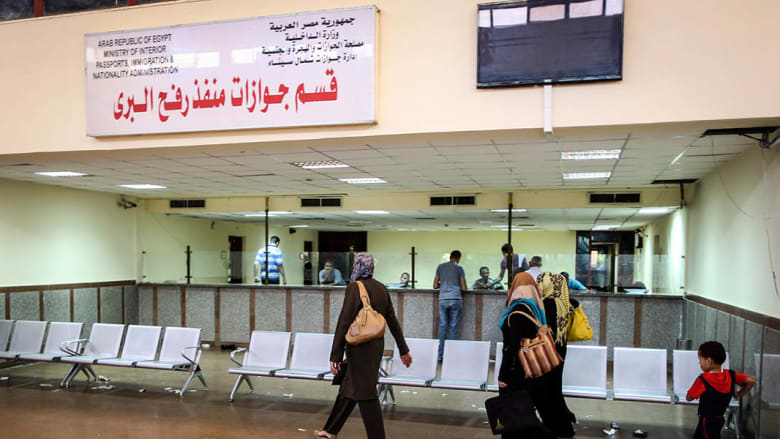 صحف العالم: مصر تضيق الخناق على غزة وأطفال يحملون السلاح مع داعش