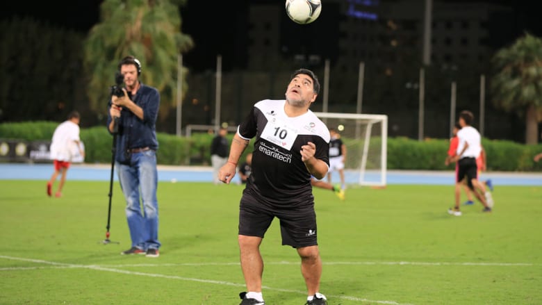 مارادونا يشارك في الإمارات في أطول مباراة في تاريخ كرة القدم