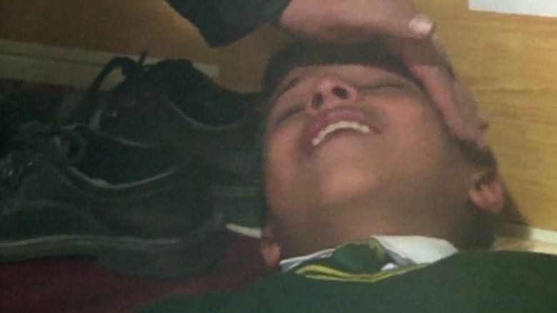 بالصور: مشاهد مروعة من هجوم عناصر طالبان الدموي على مدرسة في باكستان