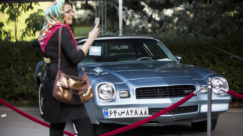 معرض للسيارات الكلاسيكية أقيم في قصر سعد آباد بالعاصمة الإيرانية، طهران