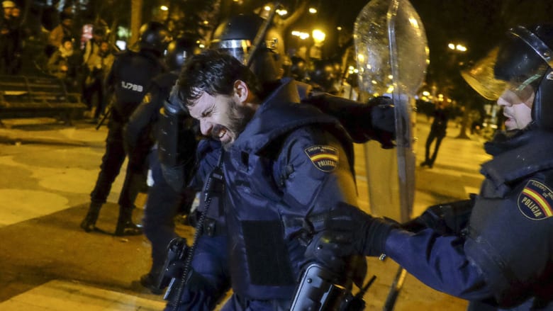بالصور.. مظاهرات "الكرامة" بإسبانيا السبت