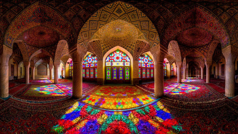 صورة بانورامية لمسجد ناصر الملك، شيراز، إيران.