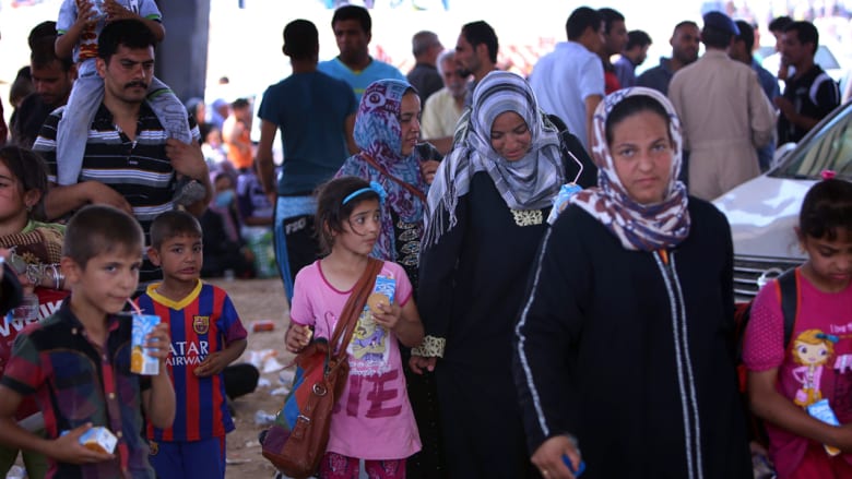 نساء وأطفال فروا من الموصل